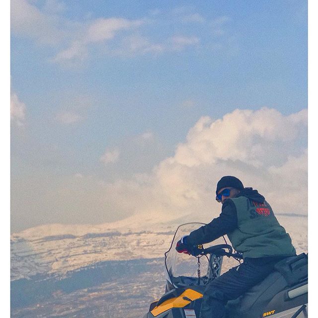 ⚡️⚜️#LivingMyBestLife in Lebanon....literally lol 🇱🇧🖤❤️
.
.
📷: @nefertenny .
.
#Lukay #Lukaymusic #igdaily #photooftheday #pictureoftheday #lebanon #ski #snowboard #zaarour #zaarourclub #tbt