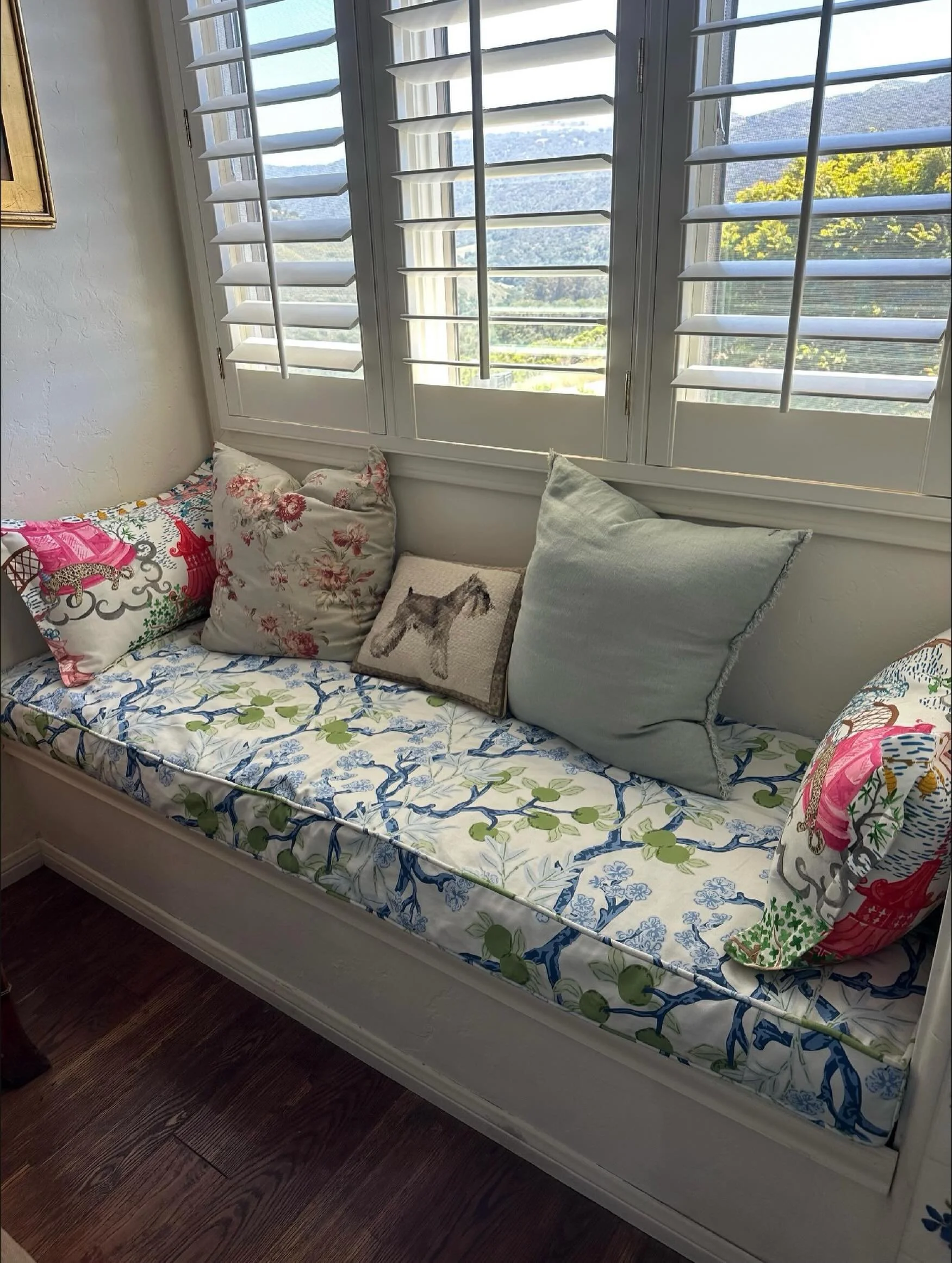 What a pretty fabric that our customer in California chose for her custom cushion! 😍 As summer time approaches, our cushion orders are rising!  We make both indoor and outdoor cushion covers in any size using customer fabric or we can supply the fab