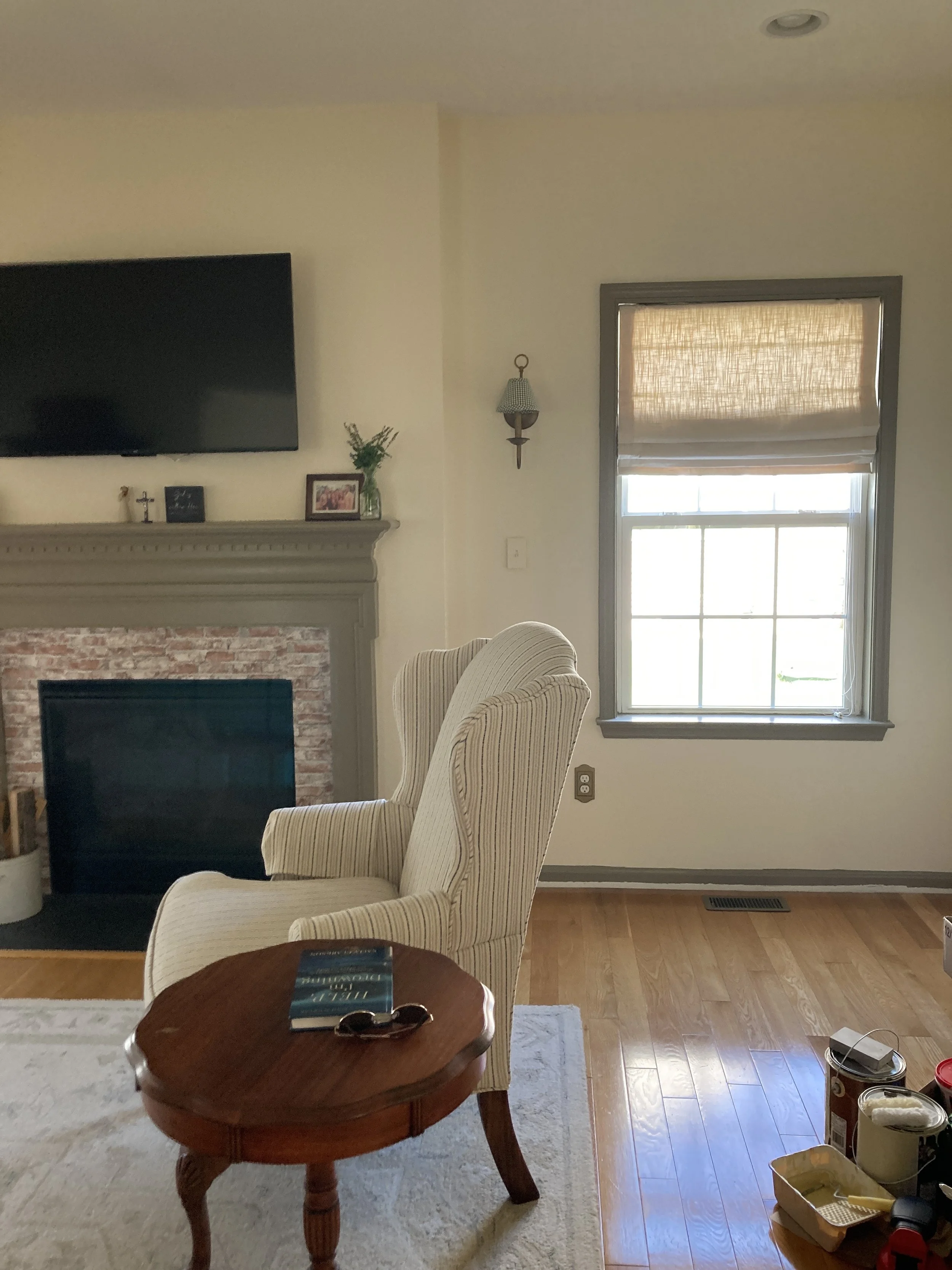 Lovely Living Room Shades we made for a customer in PA.  We used our supplied Natural Cotton Canvas, which looks a lot like linen but it is cotton.  It's available in our Fabric Shop!