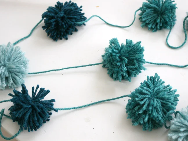 file_163973_8_040111-pompomgarland8.jpg