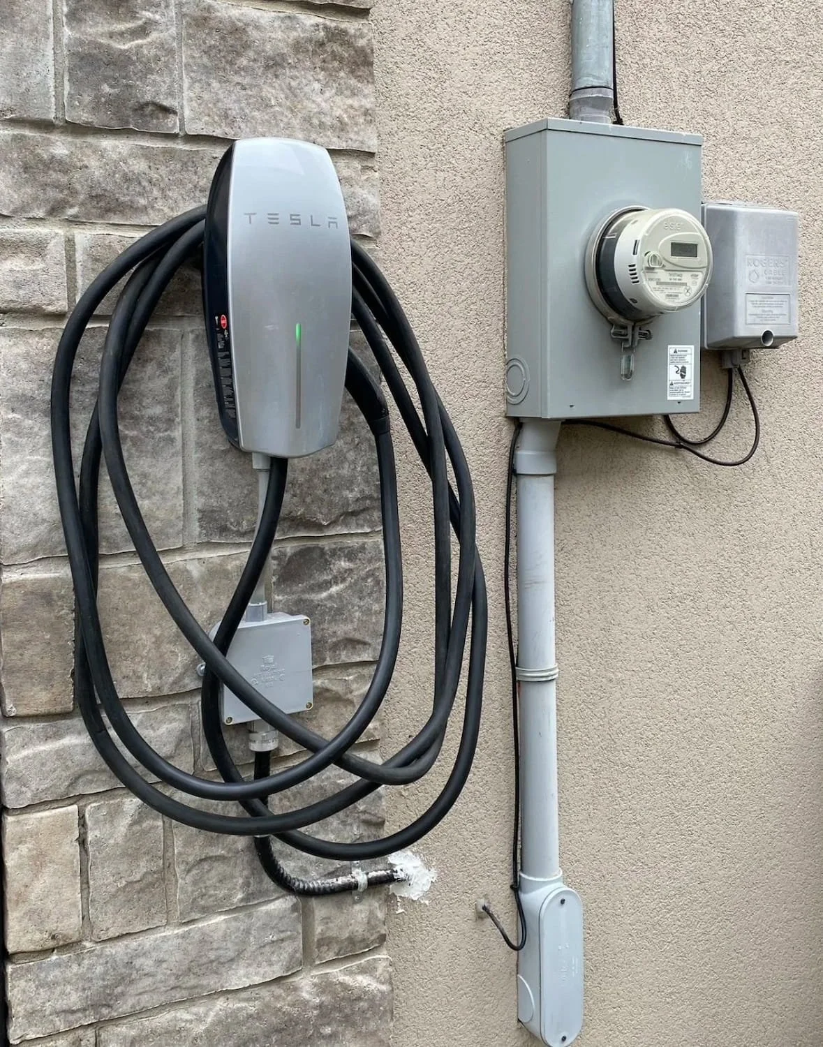 tesla-ev-charger-outdoor-wall-installation.jpg
