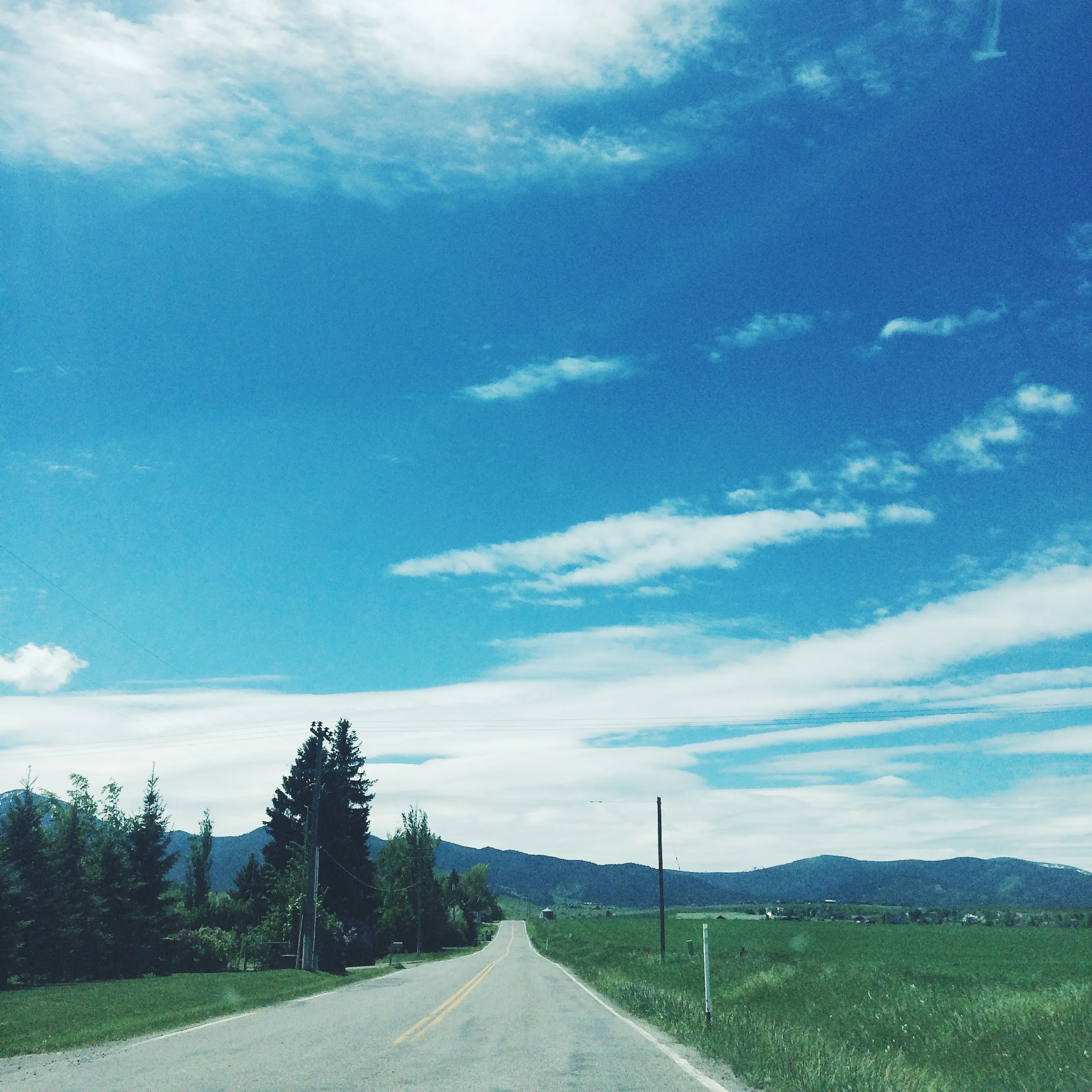The road to my airbnb house with a speed limit of 20 miles...although it should have been 40.