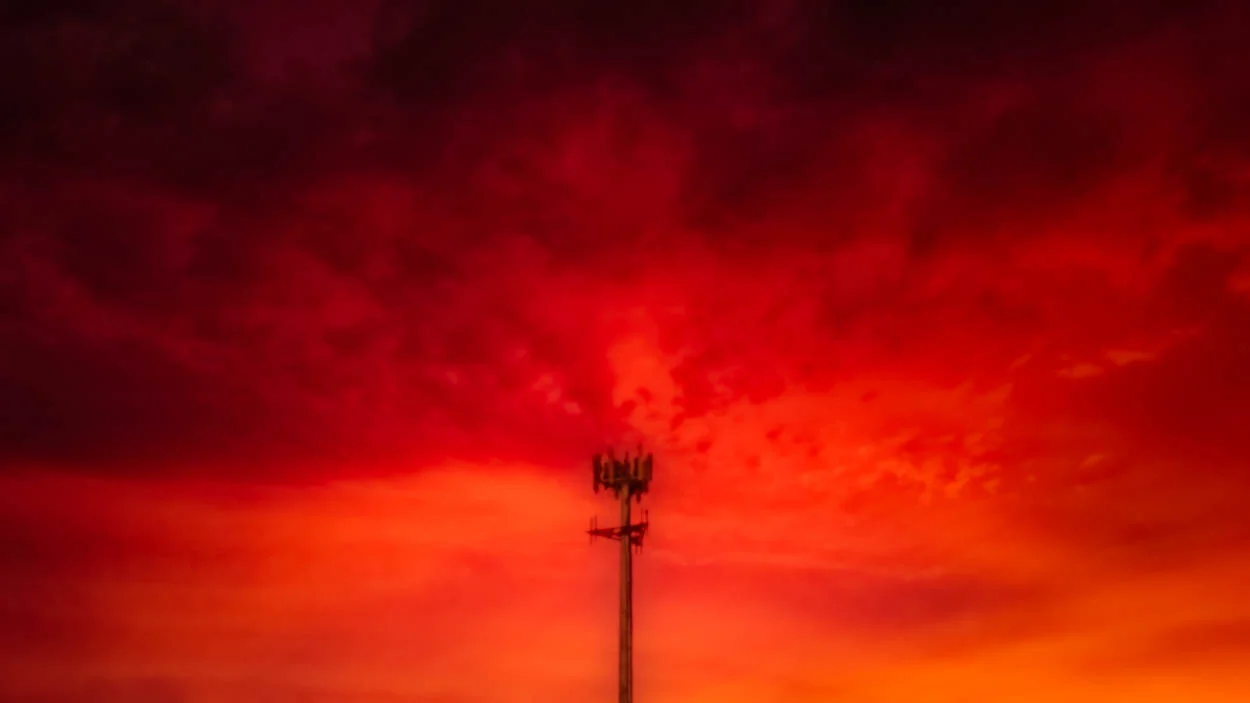 SKY.OrangeMorning.CellTower-1.LFK.081919.jpg