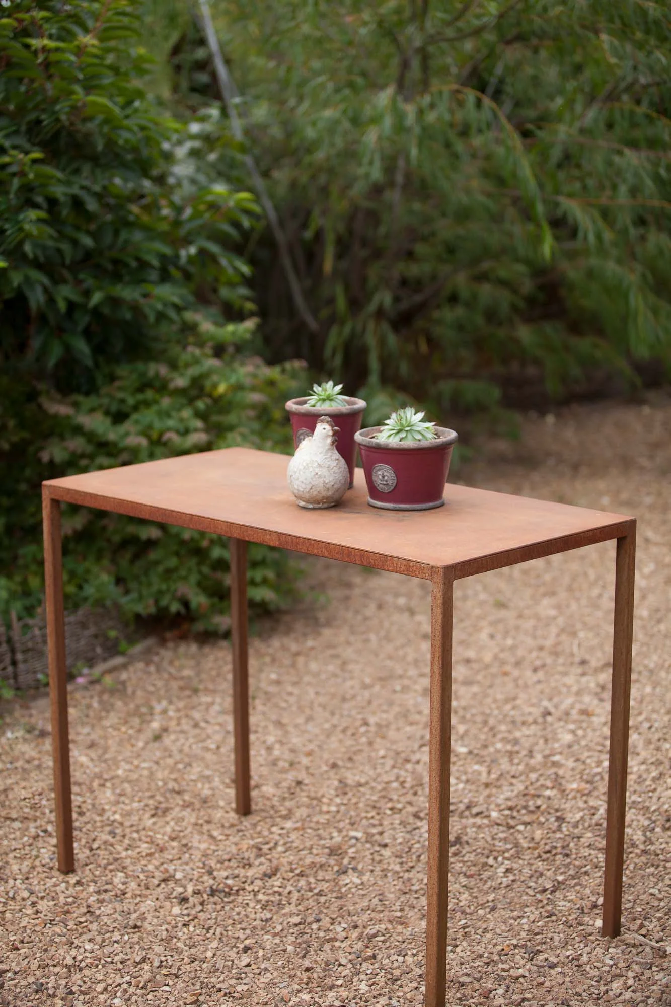 Solid potting table