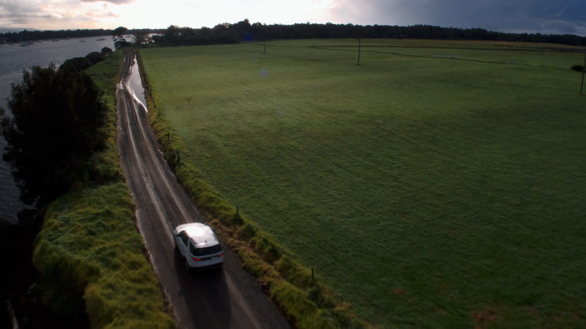 Land-Rover-Discovery-Campaign_DroneFX Ollie Davies Aerial-02.jpg