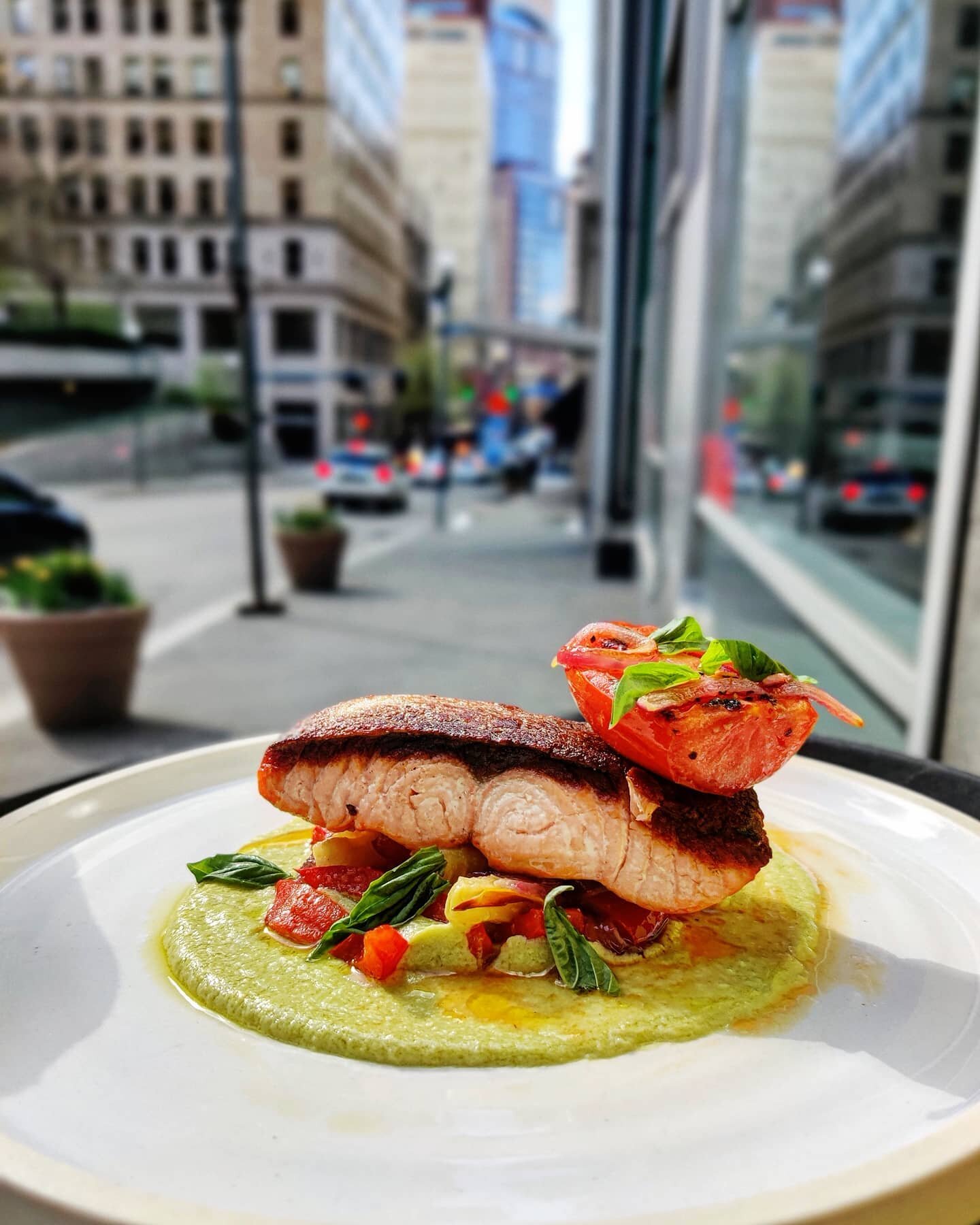 Bay of Fundy salmon tonight at Talia ⚓
Served with a medley of roasted vegetables including zucchini, red pepper and onion. Paired with a bright avocado cauliflower pur&eacute;e and topped with a grilled tomato. 
.
Reservations are filling up fast! C