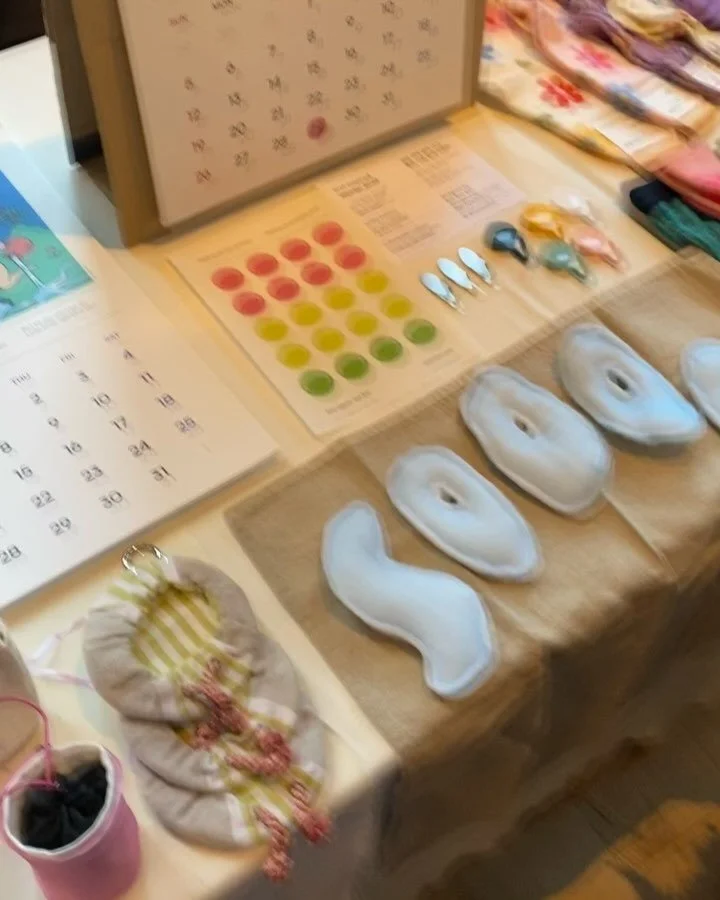 Selling my stuff in a market gave me more instant and genuine communication with customers! Also I met so many nice and kind K-creative friends❤️ Wish everything you create goes well🎉 Thank you so much for letting me participate @market.root 

#mark