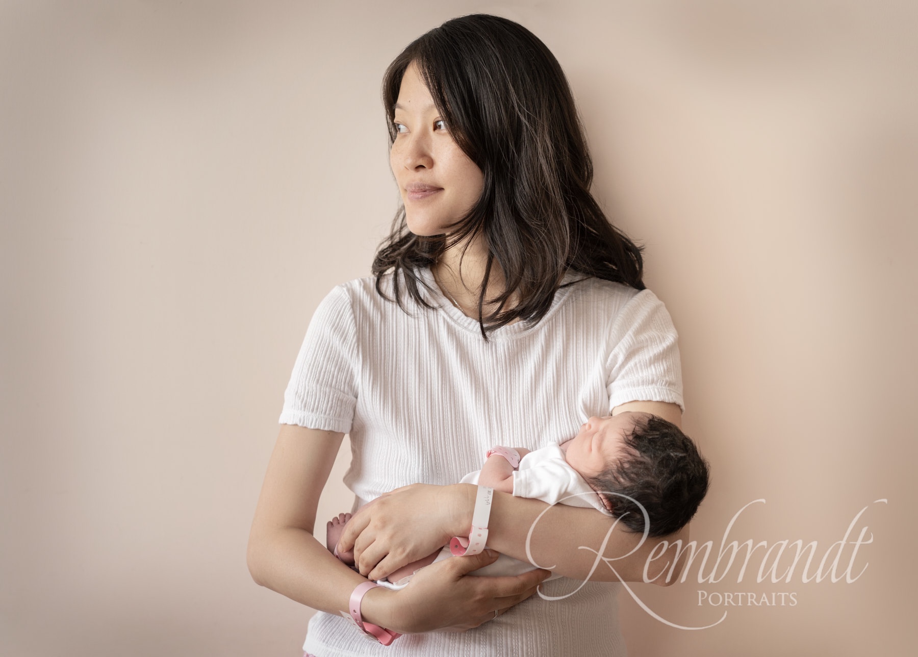 I’ve mentioned in previous blogs the need to have plan you shot, even if it’s only a few minuted ahead of time. Lola was keen to get a shot of her holding her new baby. But she only had enough energy to stand for a few minutes at the most as she had just given birth a few hours earlier os have anything set up beforehand.