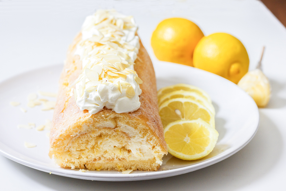 Lemon roll cake 2.jpg
