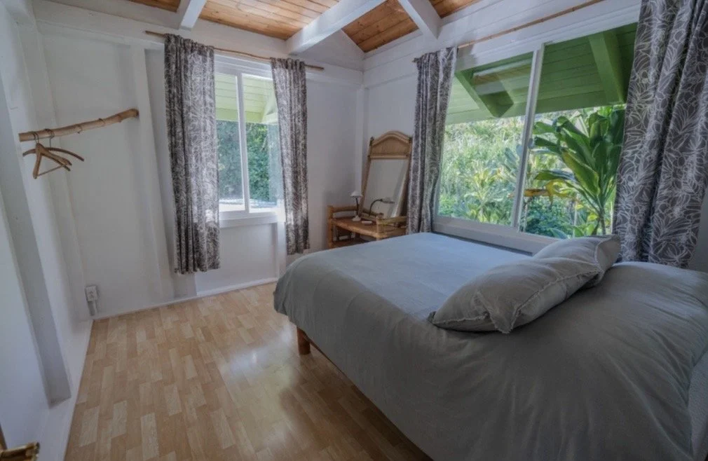 Private Room with 1 Queen Bed