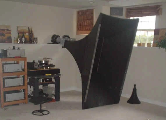 single_horn_in_listening_room.jpg