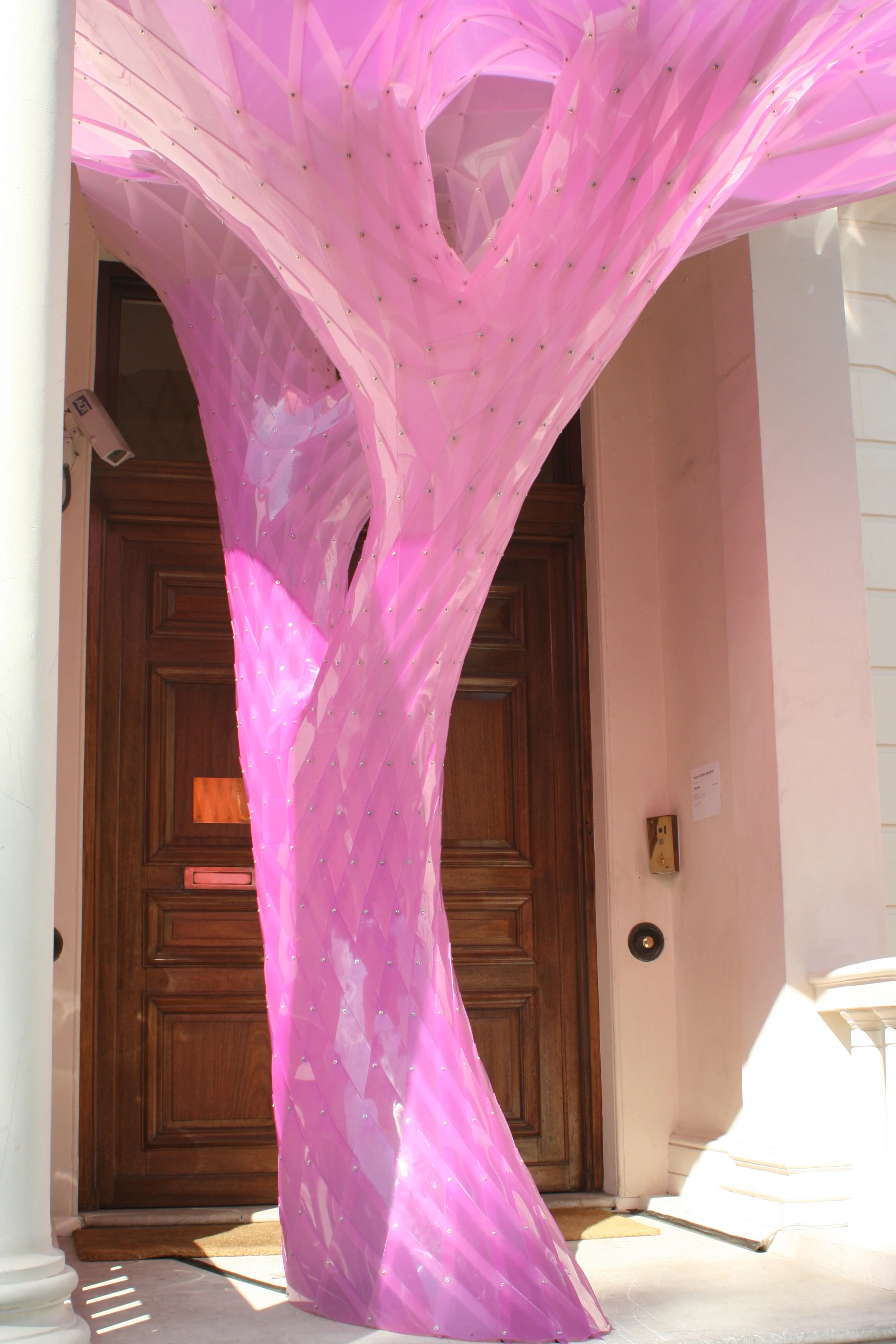 Or2 respinds to sunlight, at Italian Cultural Institute in Belgrave Square, London