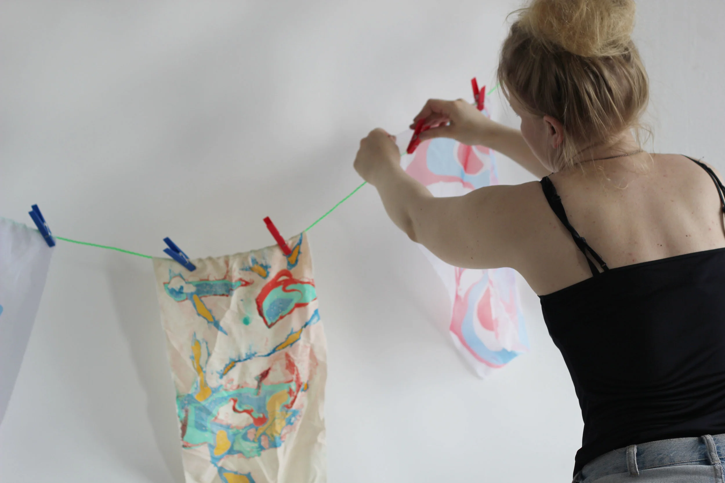 Marbling and experimentation during the process for the Landscape of Gravity works by Kirsi Enkovaara