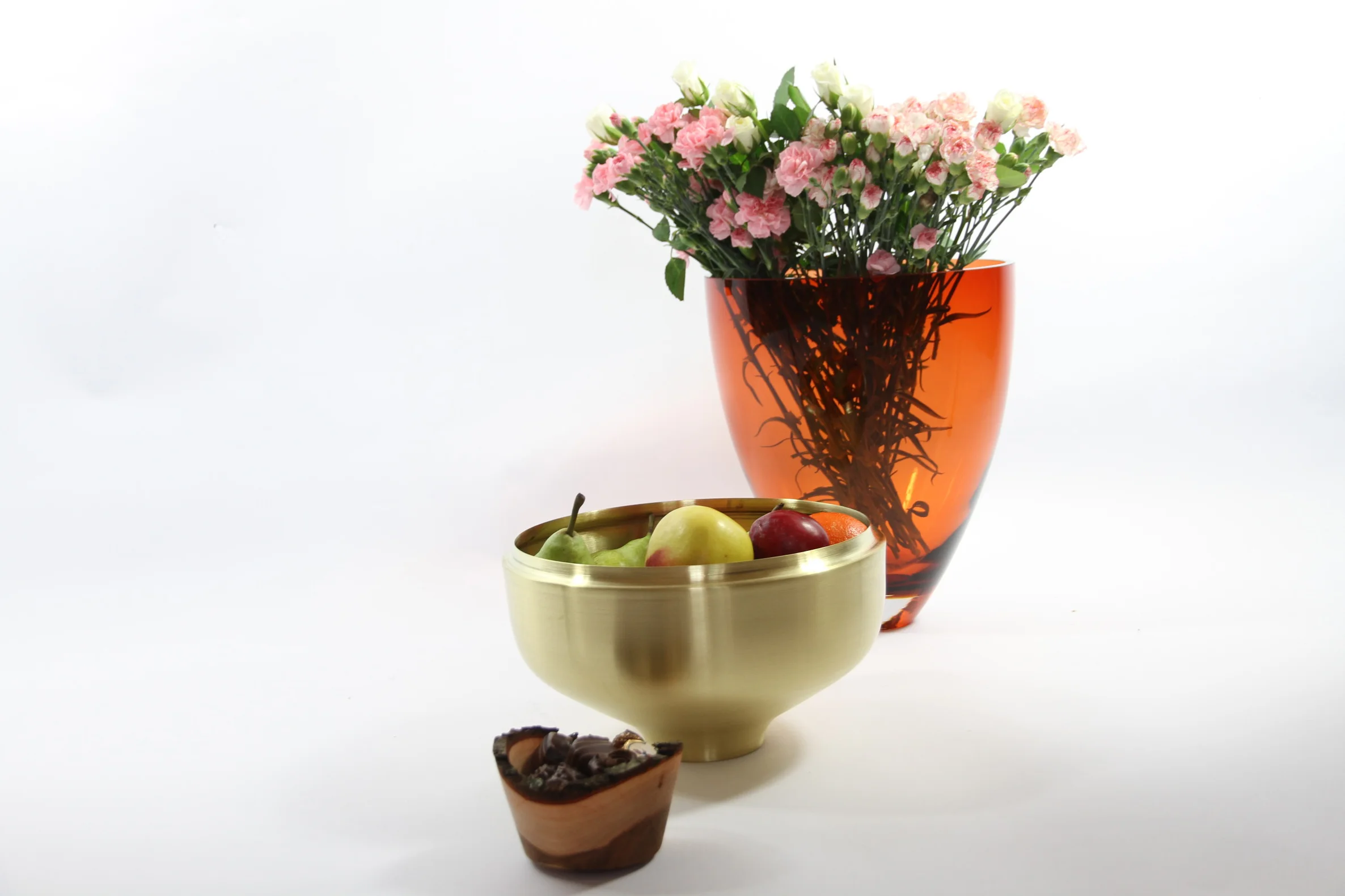Stacking Vessels–vase-shaped composite arrangments of three contrastive containers, which can exist and be used individually
