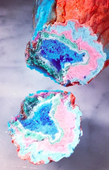 Layering and hardening candy floss, by Martijntje Cornelia