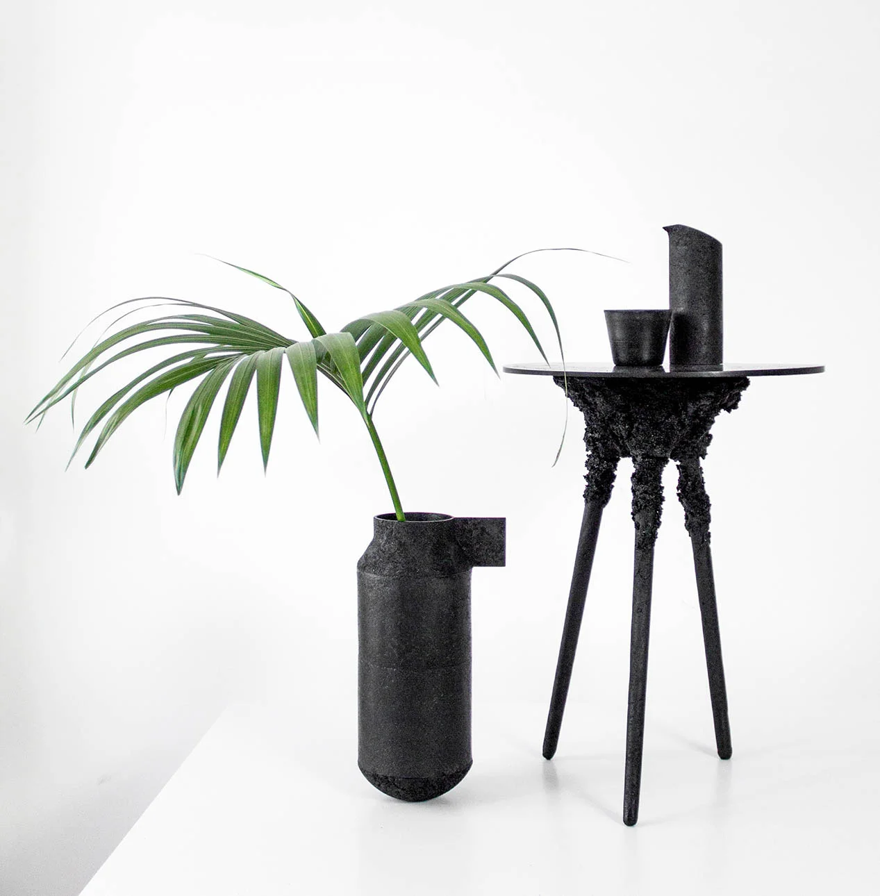 Vessels, and table with threaded, detachable legs– The Forgotten Collection by Lapatsch|Unger, Second edition