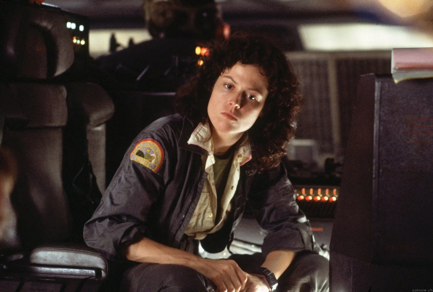 002-alien-theredlist.jpg