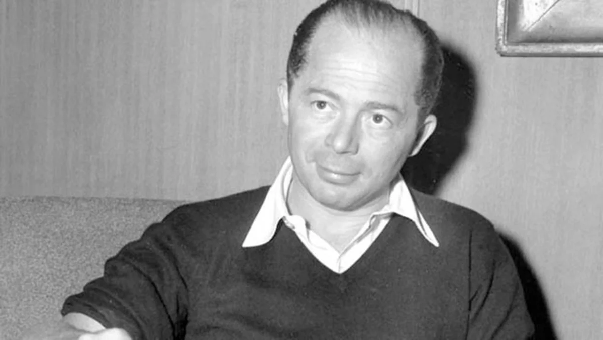 billy-wilder-accepts-award-for-sunset-boulevard.jpg