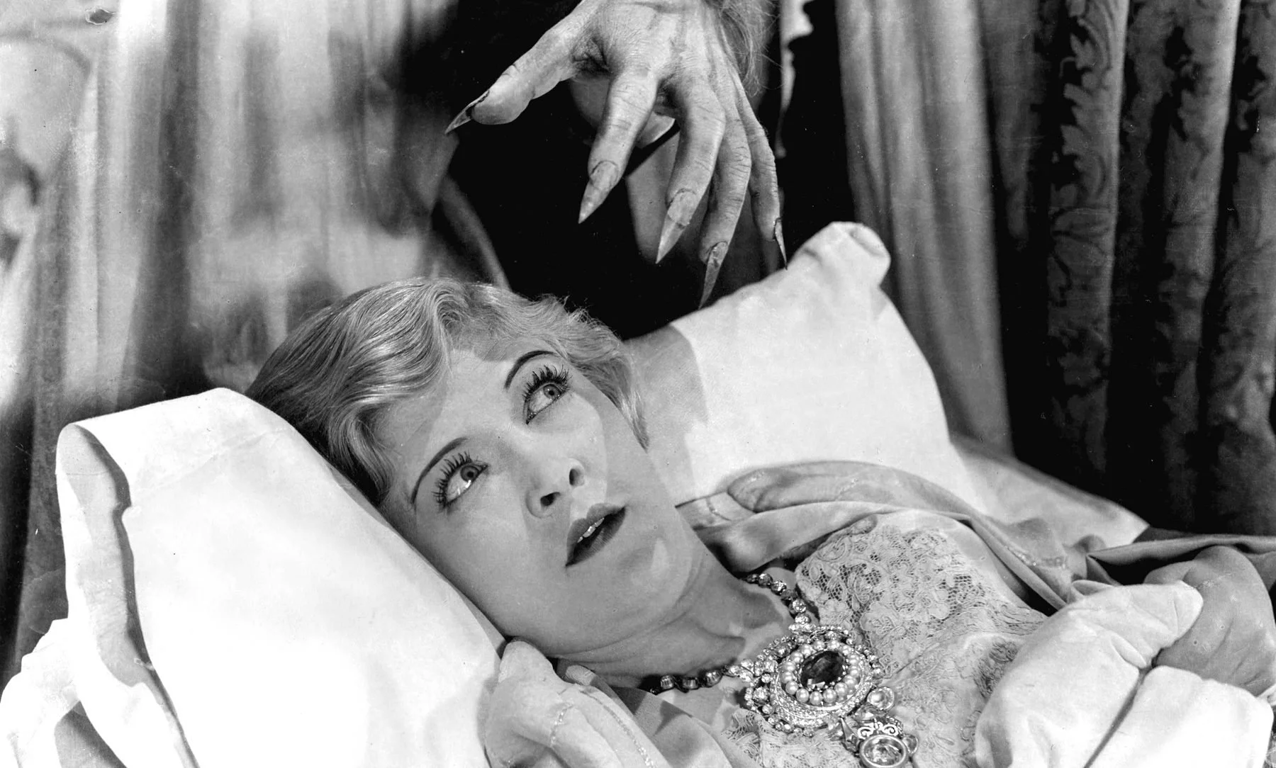 Episode 406 - The Cat and the Canary (Young Critics Watch Old Movies v.8)