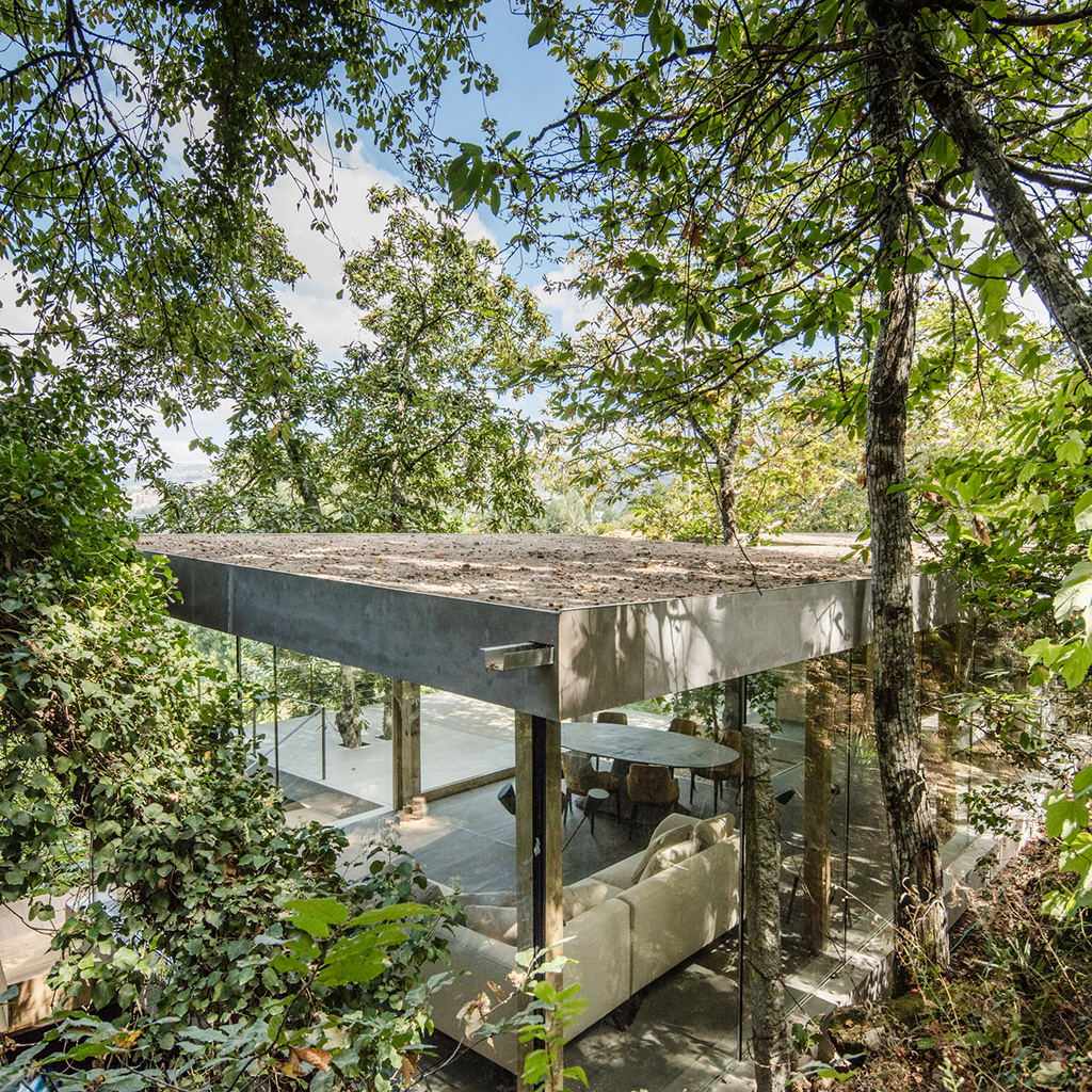 Cloaked House - 3r Ernesto Pereira