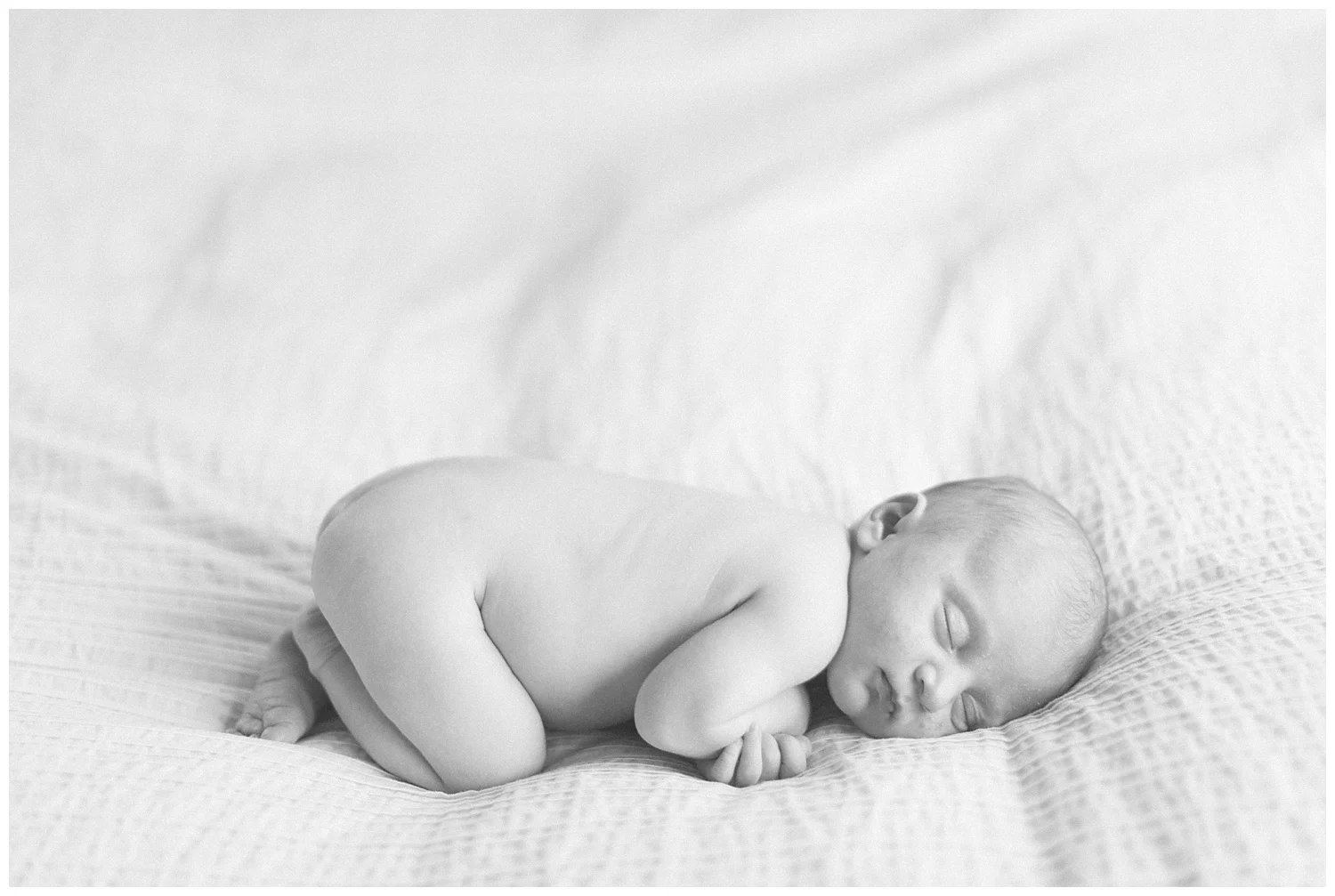 minneapolis-in-home-newborn-session-photos-by-hyojin-oberg-022.JPG