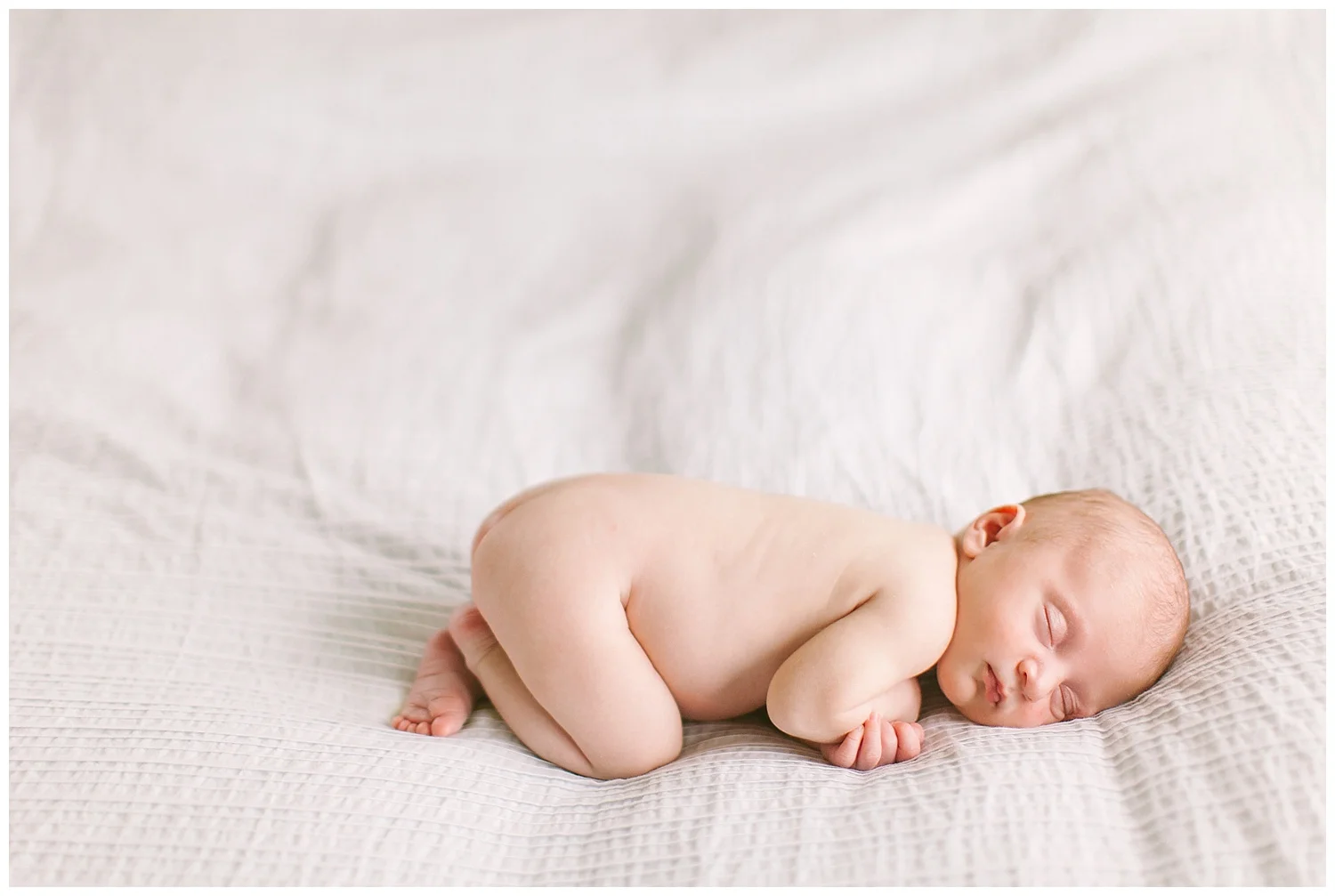 minneapolis-in-home-newborn-session-photos-by-hyojin-oberg-014.JPG