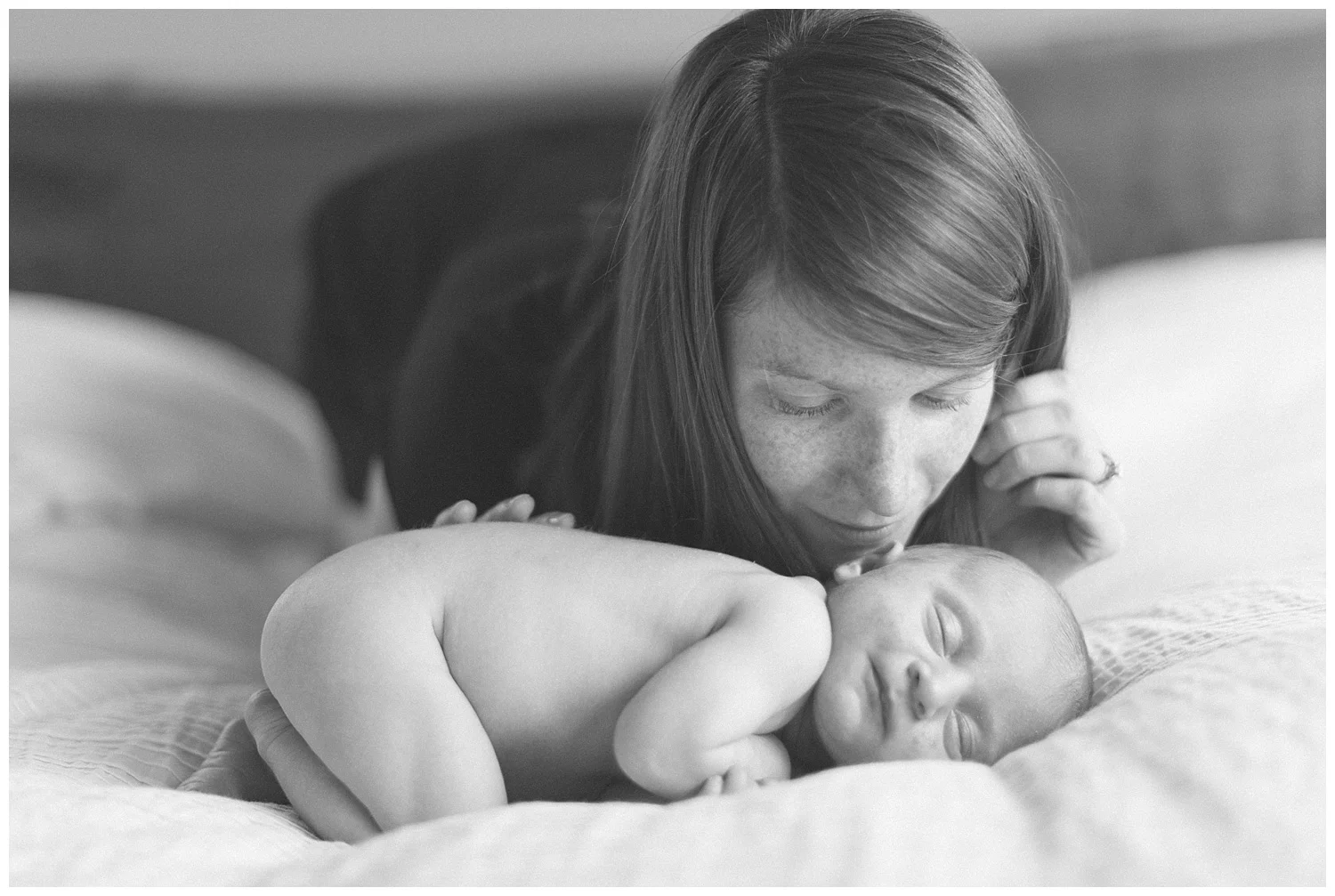minneapolis-in-home-newborn-session-photos-by-hyojin-oberg-013.JPG