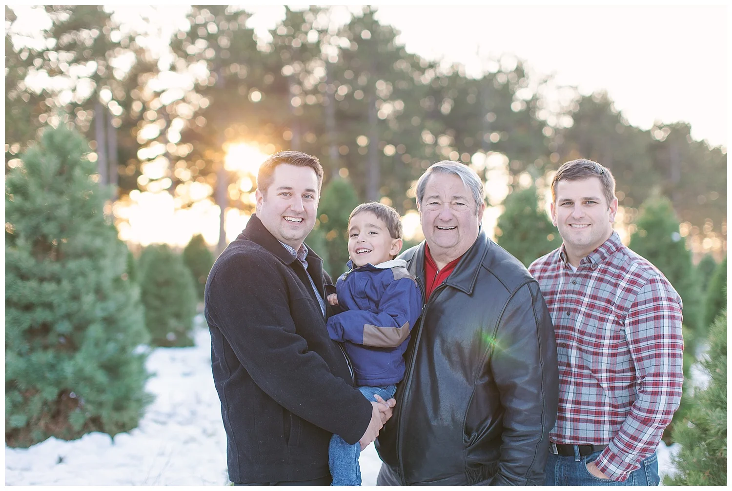 Minnesota-winter-tree-farm-family-photos-by-hyojin-oberg-0141.JPG