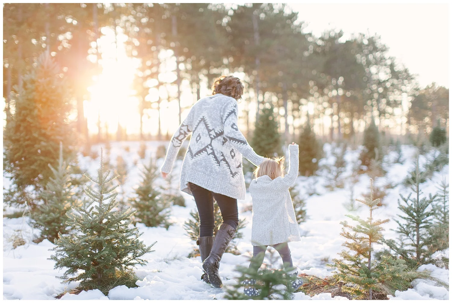 Minnesota-winter-tree-farm-family-photos-by-hyojin-oberg-0140.JPG