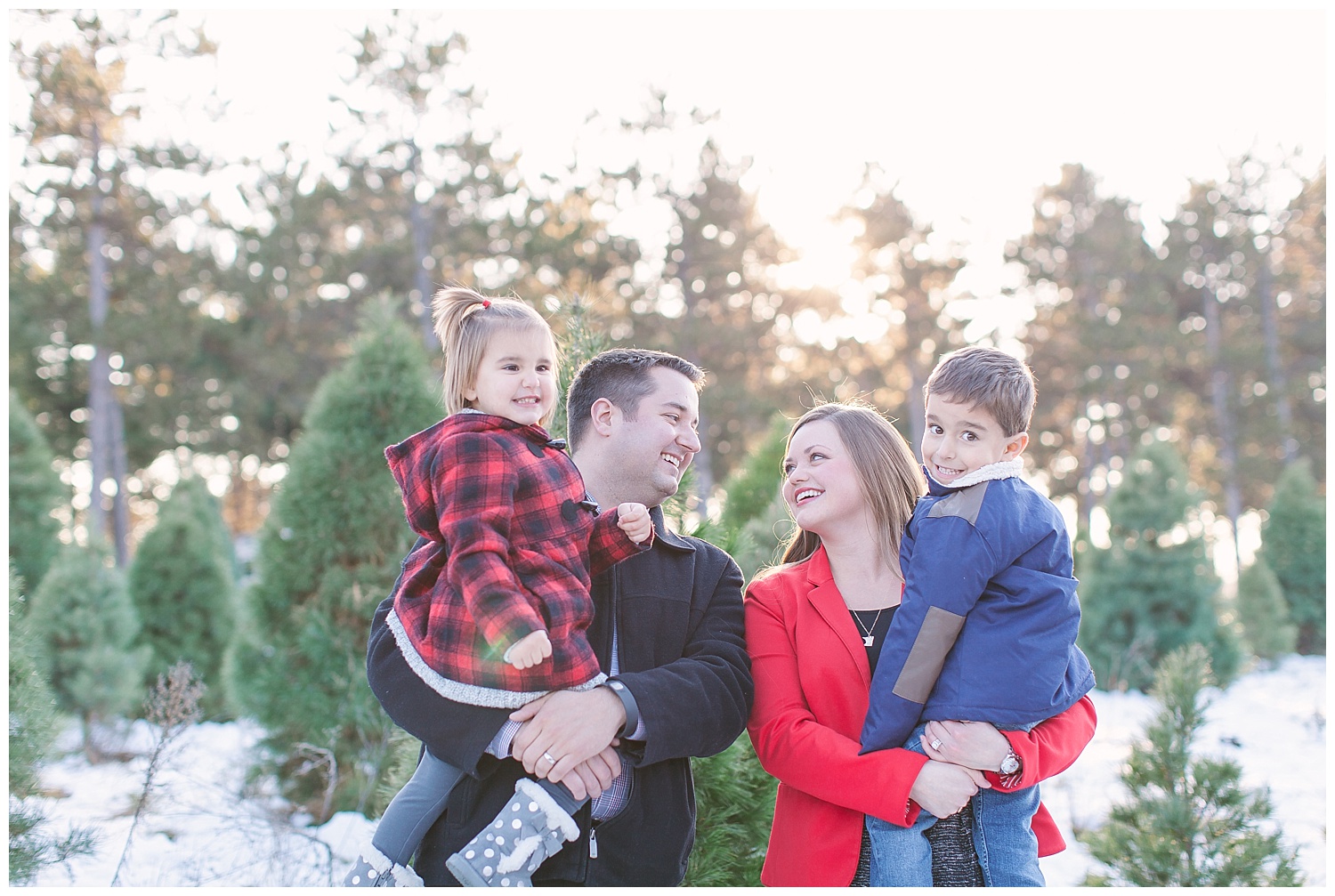 Minnesota-winter-tree-farm-family-photos-by-hyojin-oberg-0144.JPG