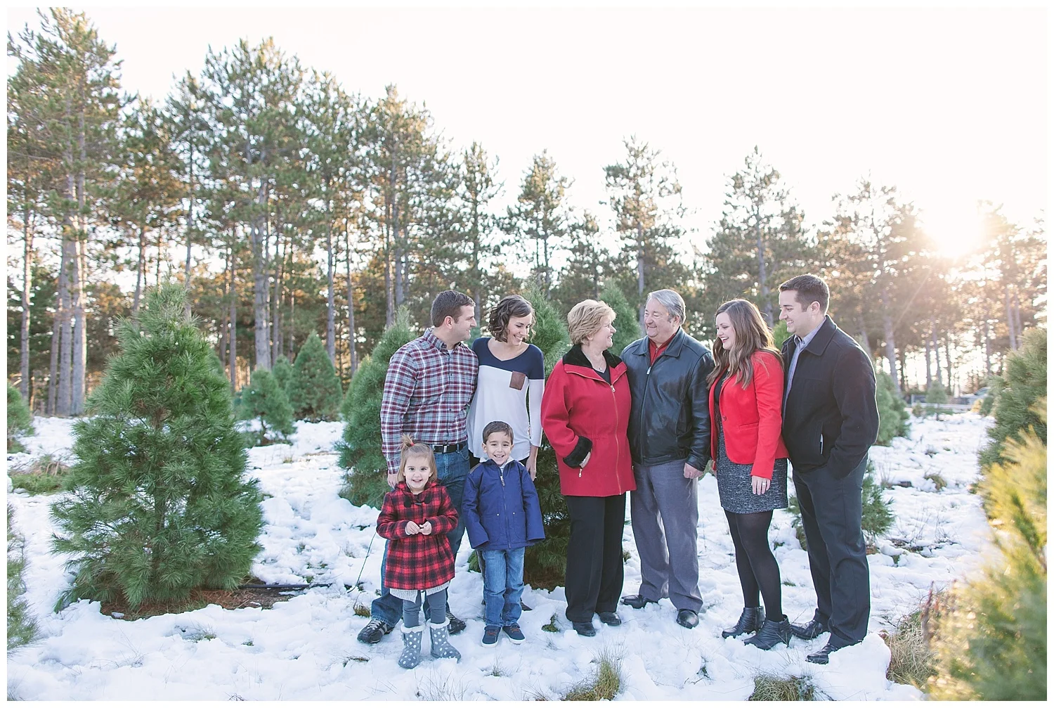 Minnesota-winter-tree-farm-family-photos-by-hyojin-oberg-0156.JPG