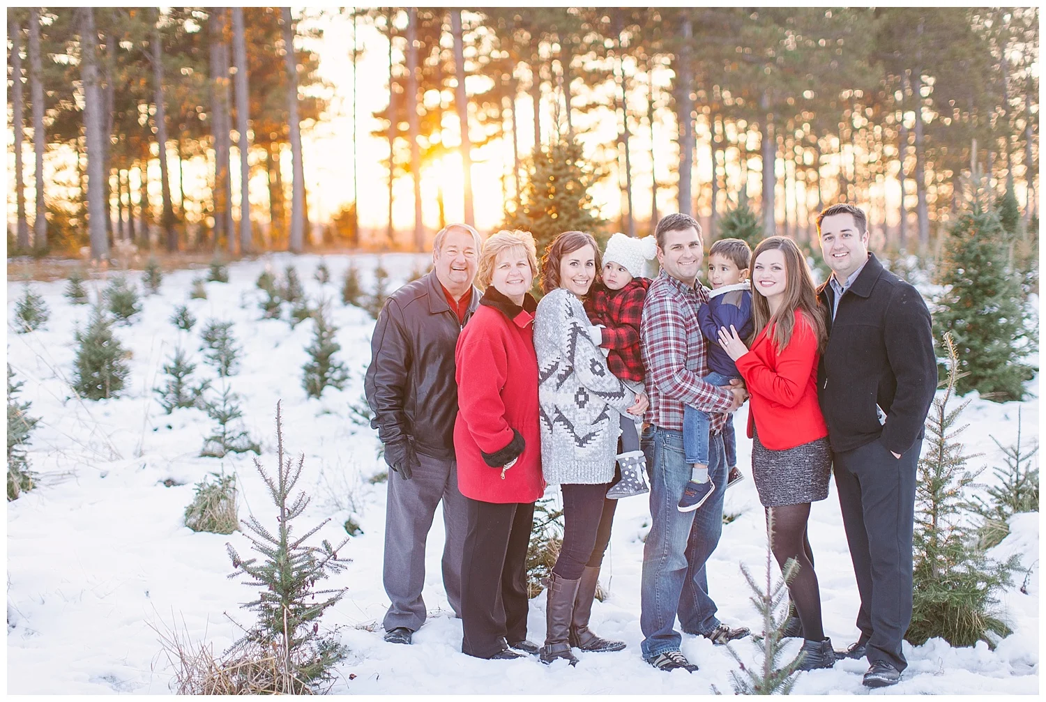 Minnesota-winter-tree-farm-family-photos-by-hyojin-oberg-0159.JPG