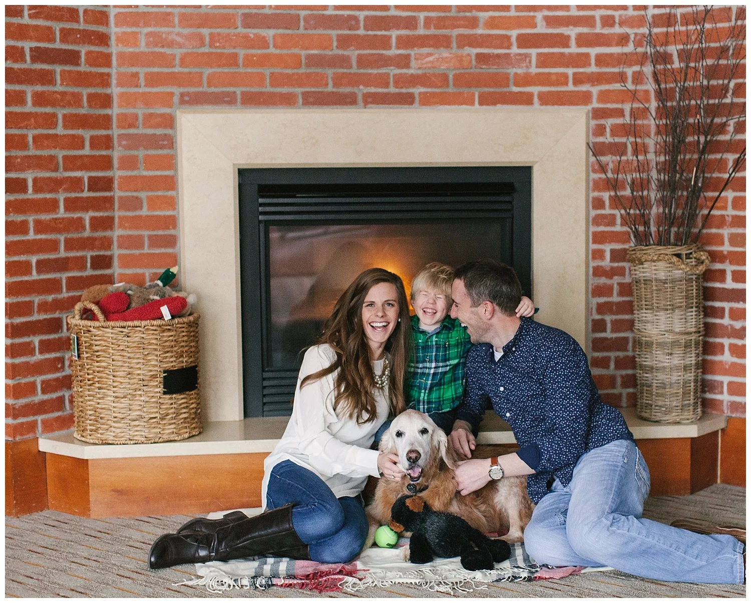 minnesota-winter-lifestyle-family-dog-photos-by-hyojin-oberg-09.JPG