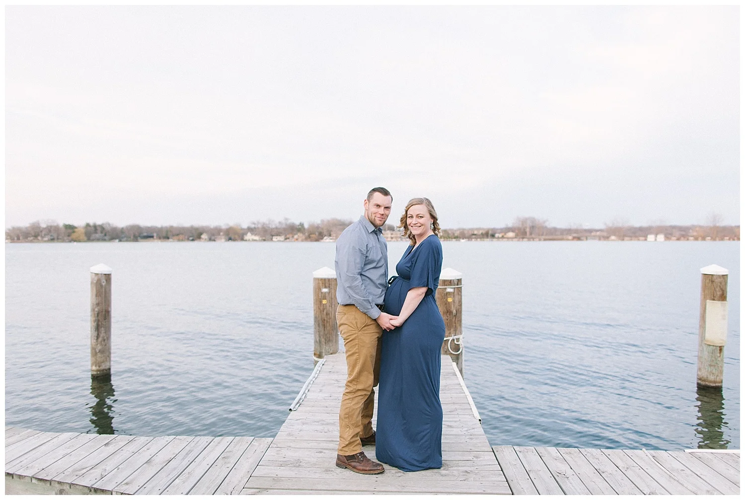 Minneapolis Family Photographer | Minneapolis Maternity photography | Excelsior Maternity | Minneapolis Maternity Photographer | Dog mom | Dog + me