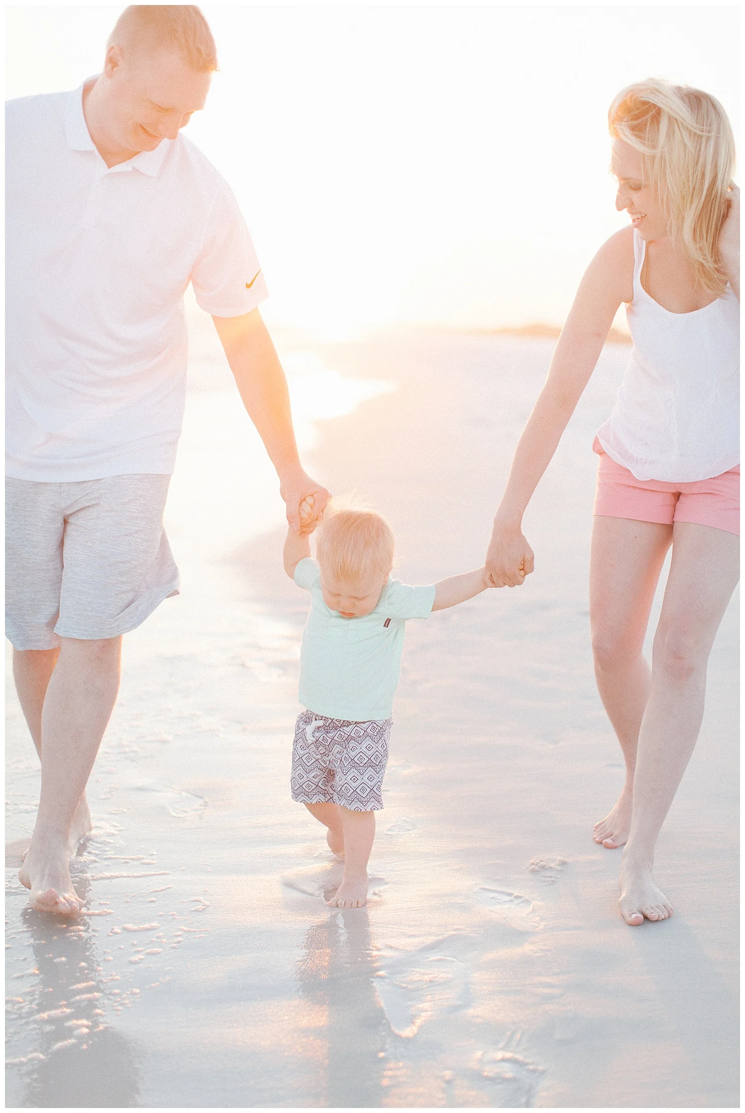 minneapolis-lifestyle-beach-family-photograph-by-hyojin-oberg-07.JPG
