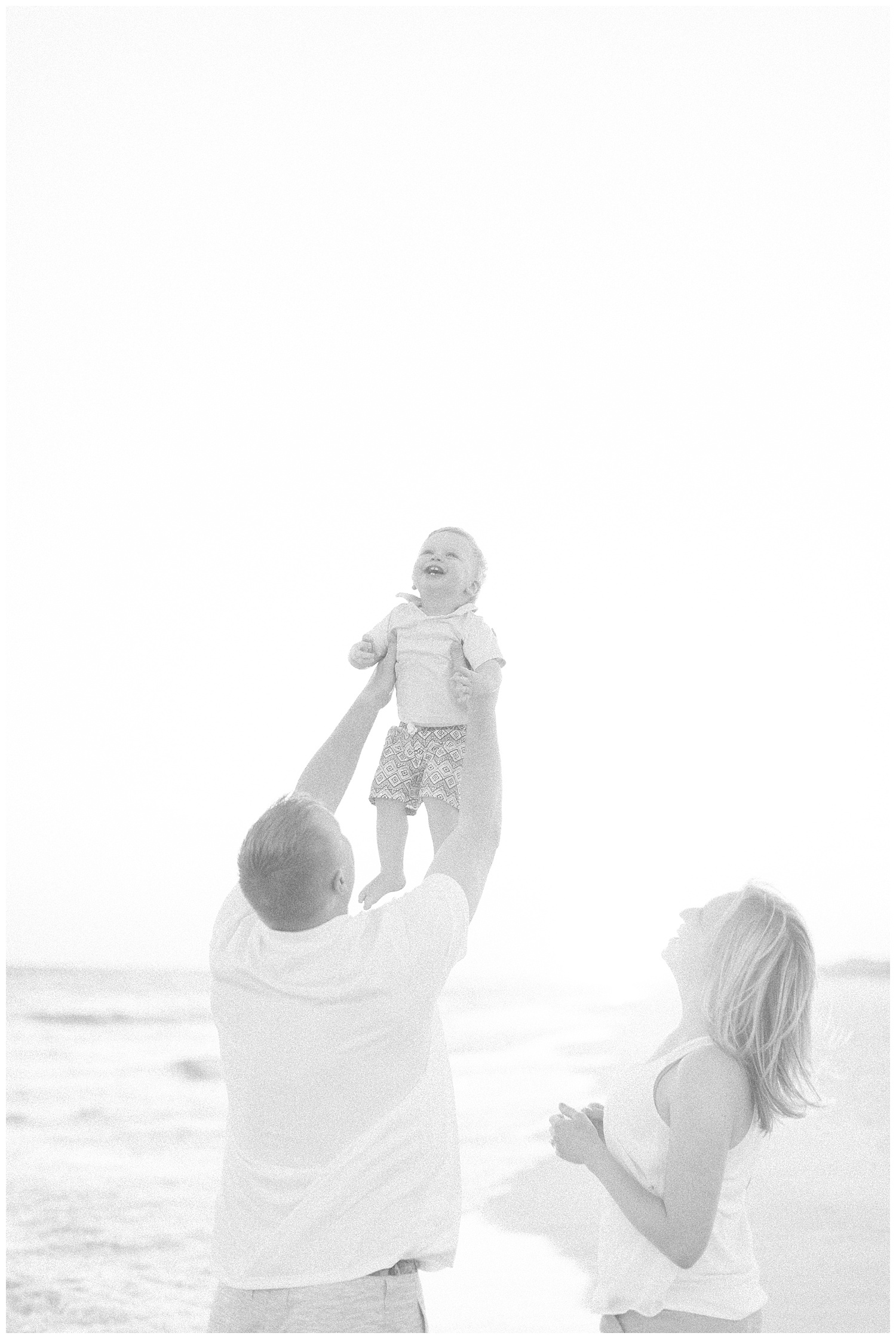 minneapolis-lifestyle-beach-family-photograph-by-hyojin-oberg-15.JPG