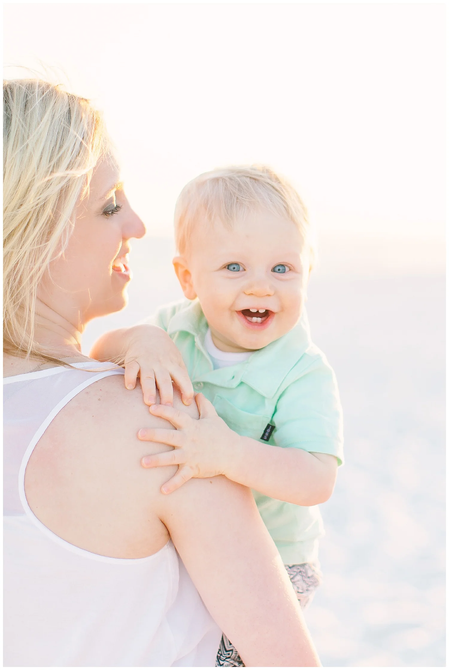 minneapolis-lifestyle-beach-family-photograph-by-hyojin-oberg-20.JPG