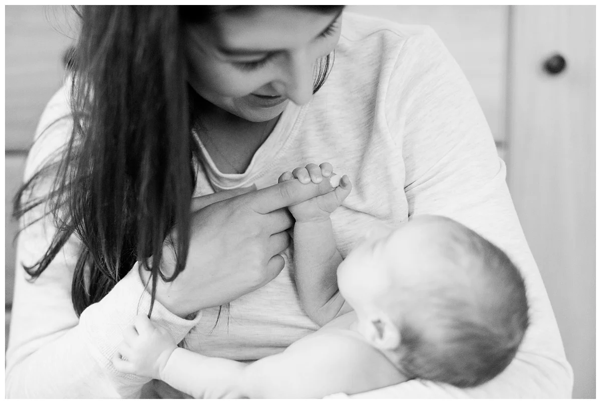 newborn lifestyle session | minneapolis family photographer | @justbeingcon