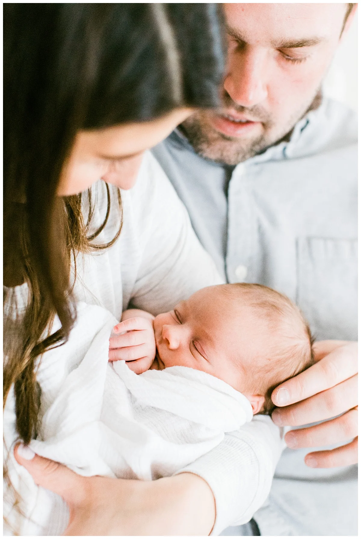 newborn lifestyle session | minneapolis family photographer | @justbeingcon