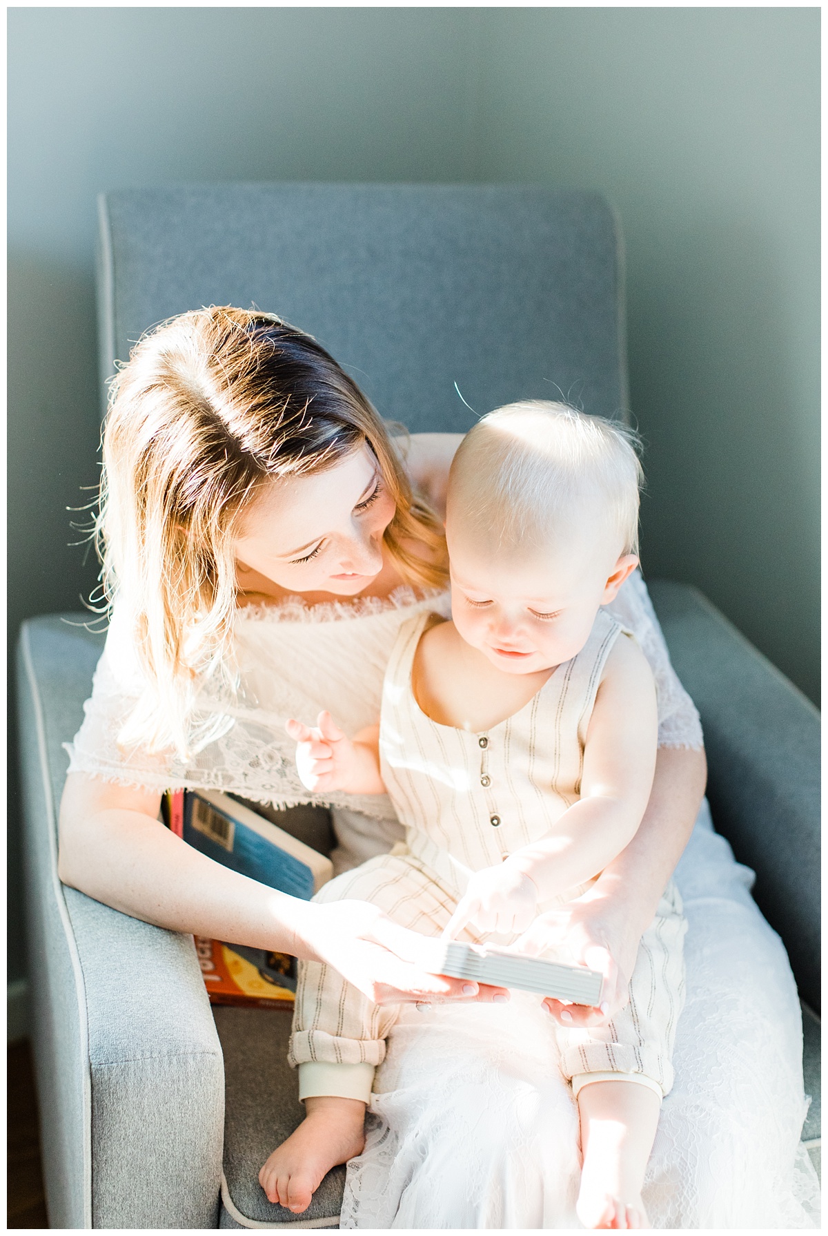 Baby milestone photos | 18 months | in-home lifestyle | Edina Family Photographer | Photos by Hyojin Oberg