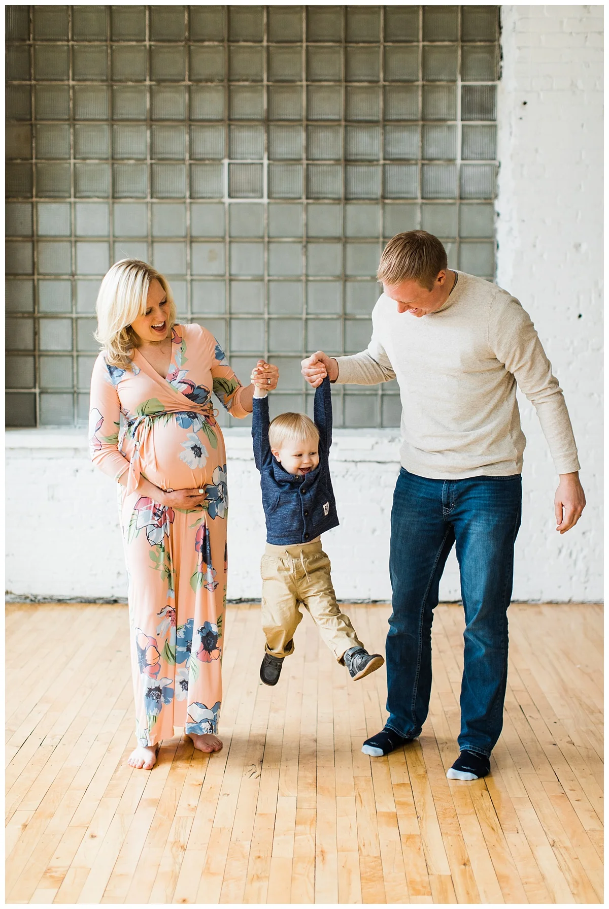 minneapolis studio maternity | photo by hyojin oberg