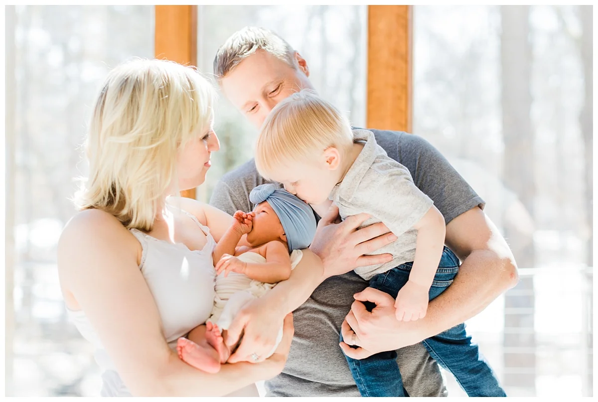 Minneapolis Newborn Photography | Minneapolis Newborn photographer | Minneapolis Family Photographer| natural light photography | in-home newborn session | Photos by Hyojin Oberg 