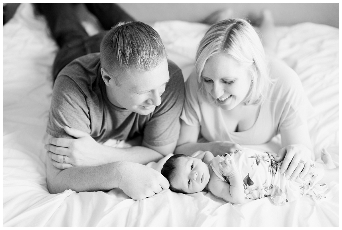 Minneapolis Newborn Photography | Minneapolis Newborn photographer | Minneapolis Family Photographer| natural light photography | in-home newborn session | Photos by Hyojin Oberg 