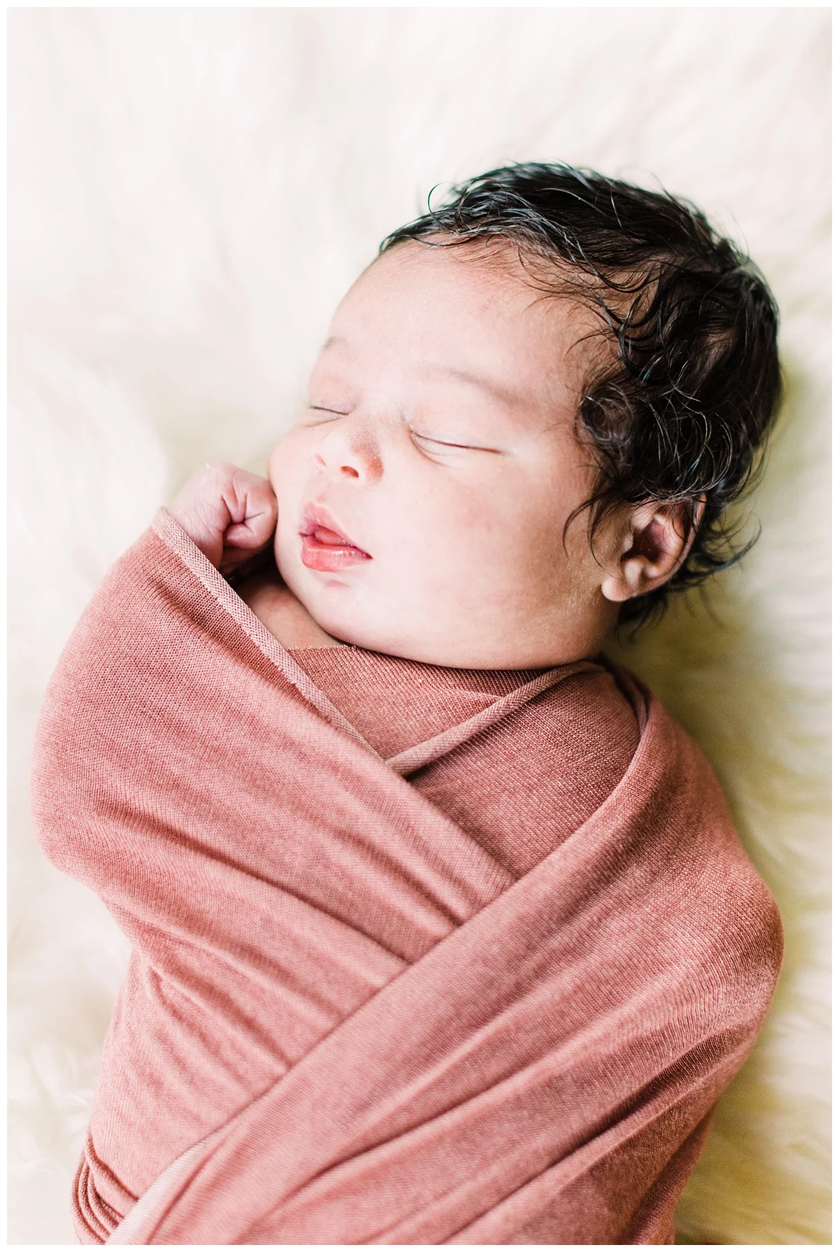minneapoils newborn photographer | minneapoils newborn photography | minneapolis family photographer | maple grove family photographer | maple grove newborn photography | in-home lifestyle newborn 