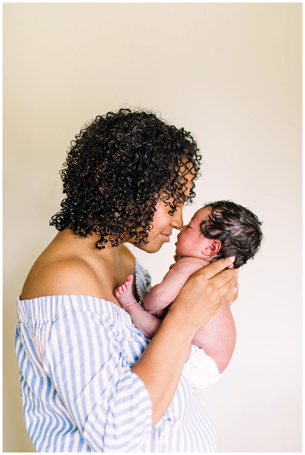 minneapoils newborn photographer | minneapoils newborn photography | minneapolis family photographer | maple grove family photographer | maple grove newborn photography | in-home lifestyle newborn 