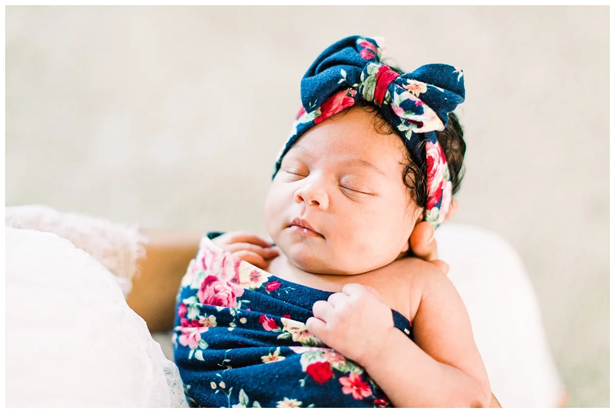 minneapoils newborn photographer | minneapoils newborn photography | minneapolis family photographer | maple grove family photographer | maple grove newborn photography | in-home lifestyle newborn 