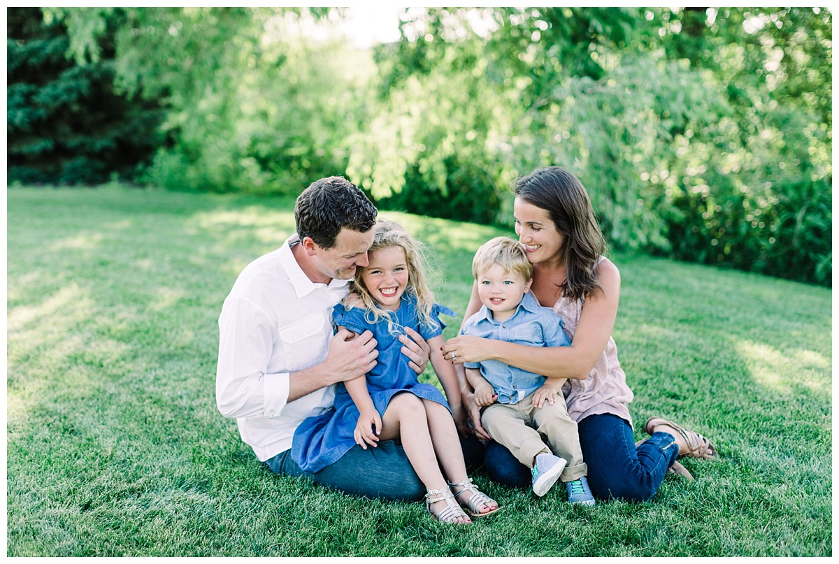 maple grove family photographer | minneapolis family photographer | backyard lifestyle | natural light family photo by Hyojin Oberg | lifestyle family photos