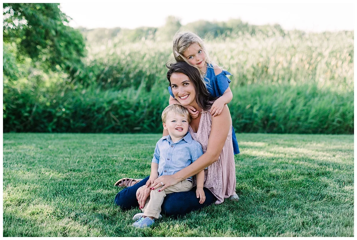 maple grove family photographer | minneapolis family photographer | backyard lifestyle | natural light family photo by Hyojin Oberg | lifestyle family photos