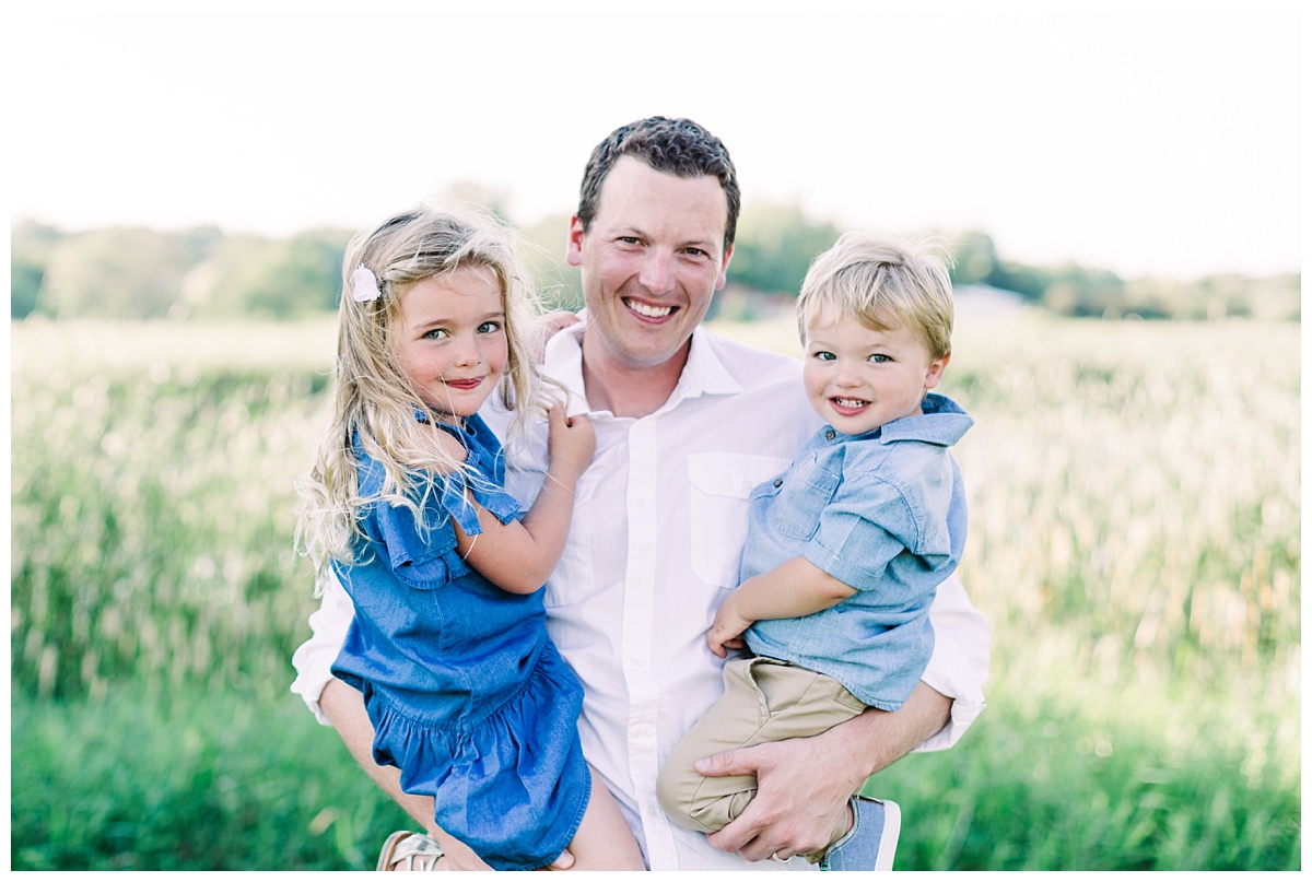 maple grove family photographer | minneapolis family photographer | backyard lifestyle | natural light family photo by Hyojin Oberg | lifestyle family photos