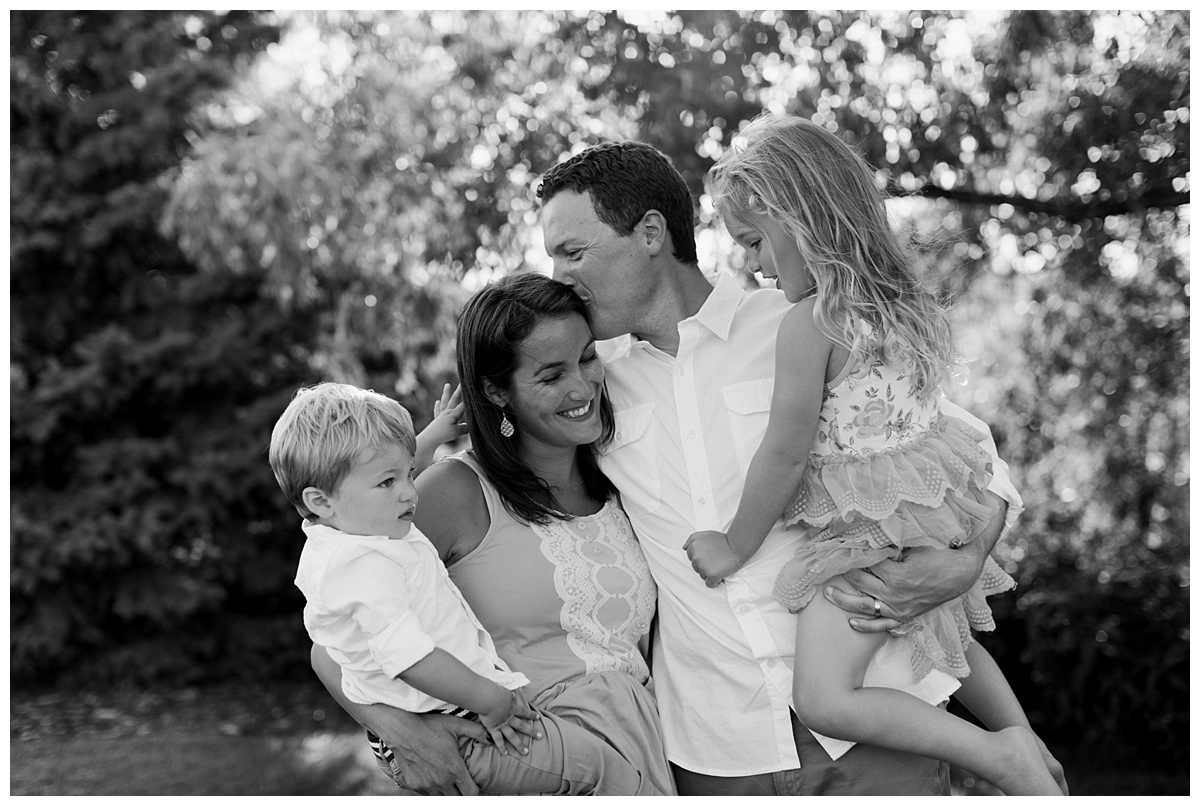maple grove family photographer | minneapolis family photographer | backyard lifestyle | natural light family photo by Hyojin Oberg | lifestyle family photos